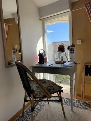 Standard Tek Büyük Yataklı Oda, Banyolu/Duşlu, Bahçe Manzaralı (Suzanne, 2em étage)