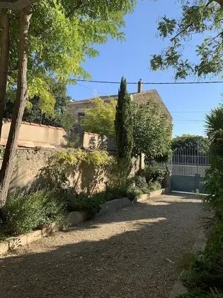 Standard Tek Büyük Yataklı Oda, Banyolu/Duşlu, Bahçe Manzaralı (Suzanne, 2em étage)