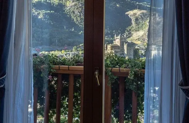 Deluxe Tek Büyük veya İki Ayrı Yataklı Oda (Castle View)