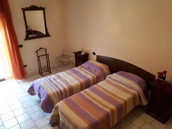 Comfort Tek Büyük Yataklı Oda