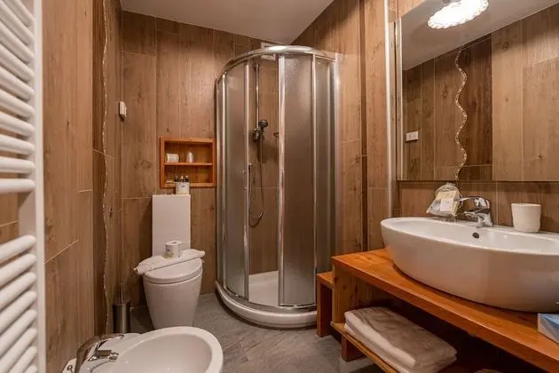 Premium Tek Büyük Yataklı Oda