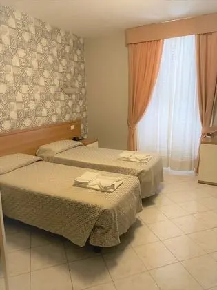 Üç Kişilik Oda