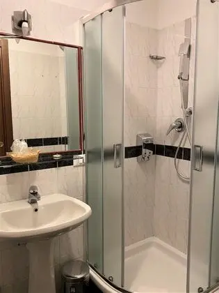 Üç Kişilik Oda