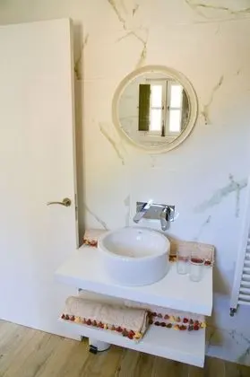 Tek Büyük Yataklı Oda, Havuz Manzaralı (Beige)