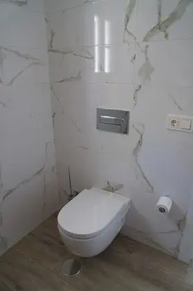 Tek Büyük Yataklı Oda, Havuz Manzaralı (Beige)