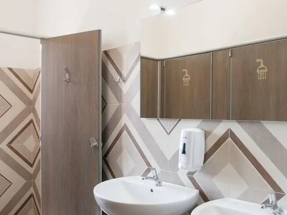 Basic Tek Büyük veya İki Ayrı Yataklı Oda, Ortak Banyo
