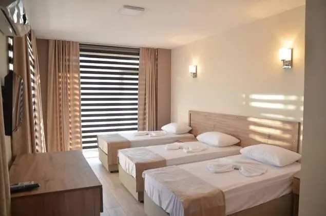 Triple, Bahçe Manzaralı