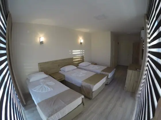 Triple, Bahçe Manzaralı