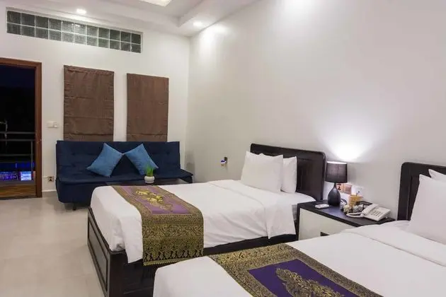 Deluxe Family Room with Bathtub