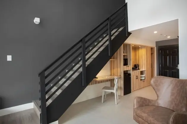 Basic Çatı Katı (Loft), 1 En Büyük (King) Boy Yatak ve Çekyat