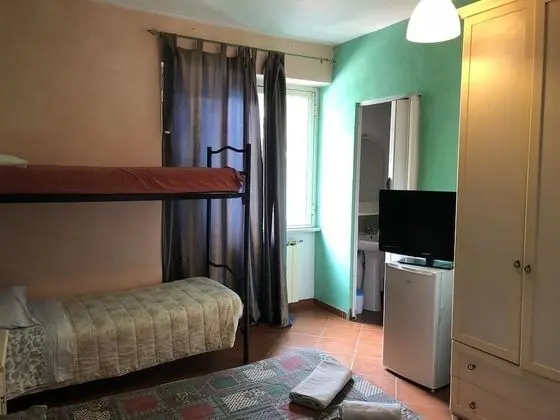 Üç Kişilik Oda
