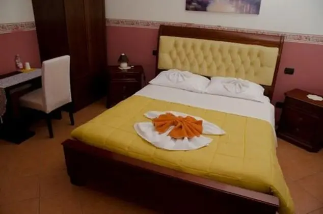 Üç Kişilik Oda