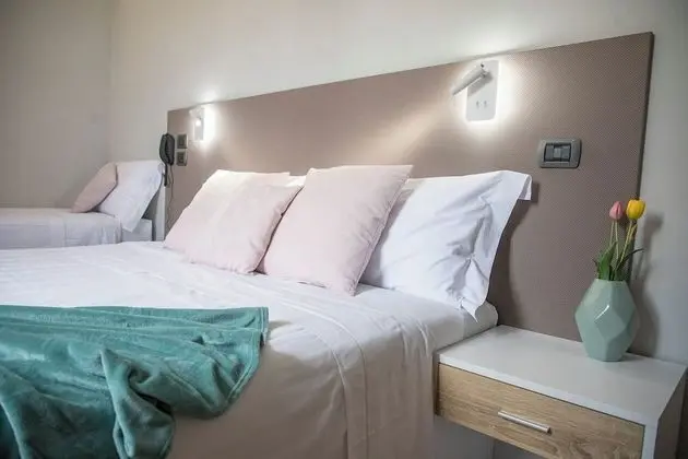 Camera Tripla Classic