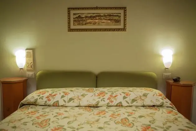 Classic Tek Büyük Yataklı Oda