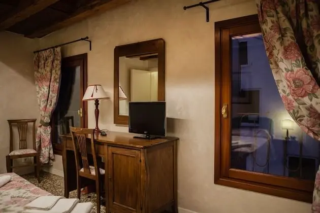 Classic Tek Büyük Yataklı Oda