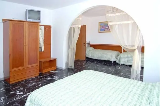 Dört Kişilik Oda, Balkon, Deniz Manzaralı