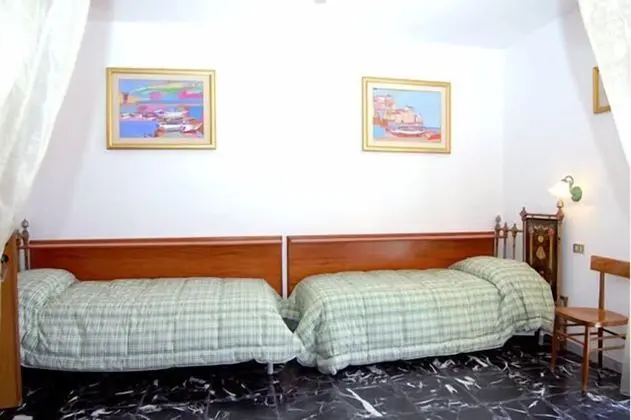 Dört Kişilik Oda, Balkon, Deniz Manzaralı