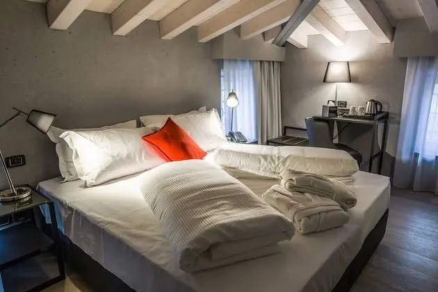 Superior Tek Büyük veya İki Ayrı Yataklı Oda (King Bed)