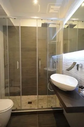 Üç Kişilik Oda
