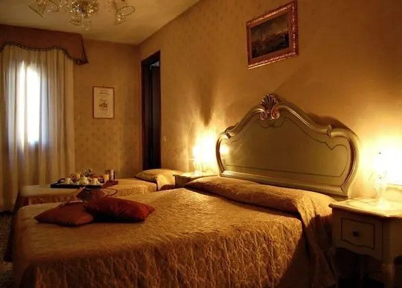 Classic Tek Büyük Yataklı Oda