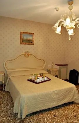 Classic Tek Büyük Yataklı Oda