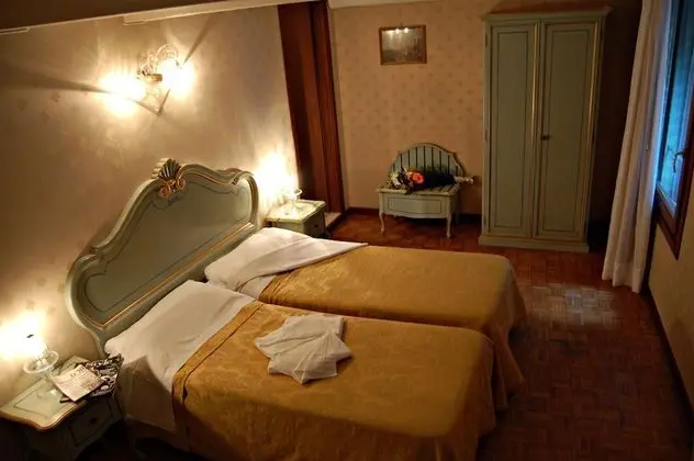 Classic Tek Büyük Yataklı Oda