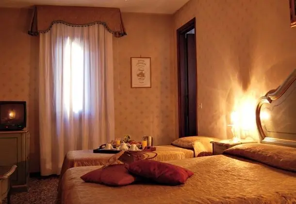 Superior Tek Büyük Yataklı Oda