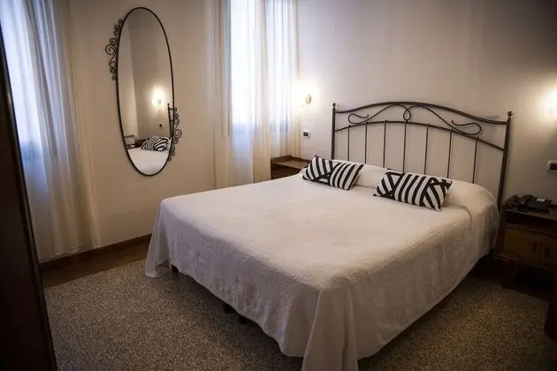 Classic Tek Büyük Yataklı Oda