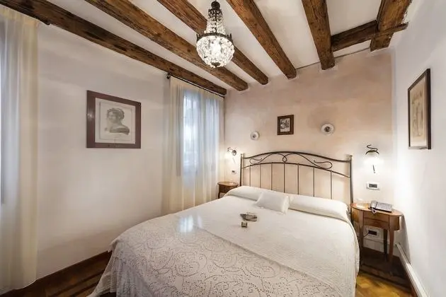 Classic Tek Büyük Yataklı Oda