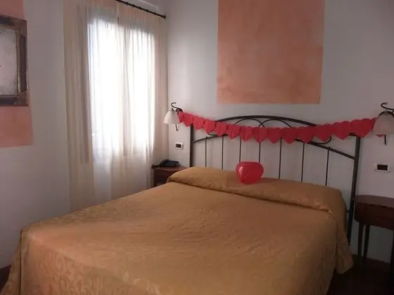 Classic Tek Büyük Yataklı Oda