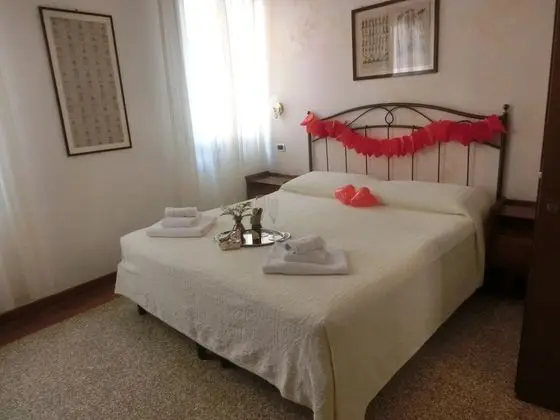 Classic Tek Büyük Yataklı Oda