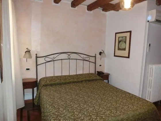 Classic Tek Büyük Yataklı Oda