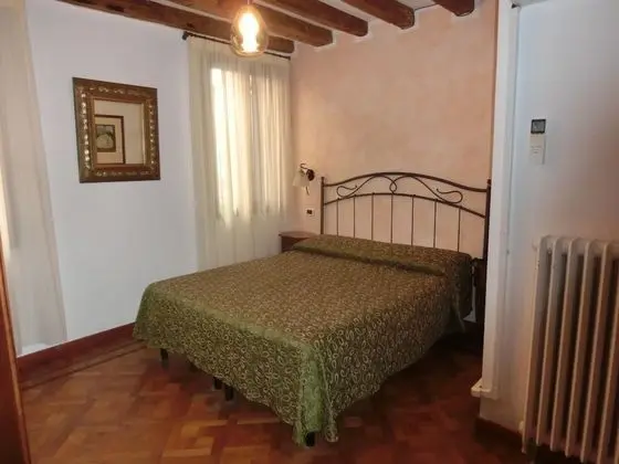 Classic Tek Büyük Yataklı Oda