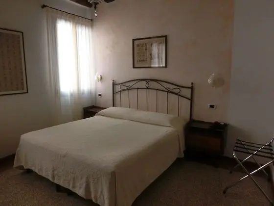 Classic Tek Büyük Yataklı Oda