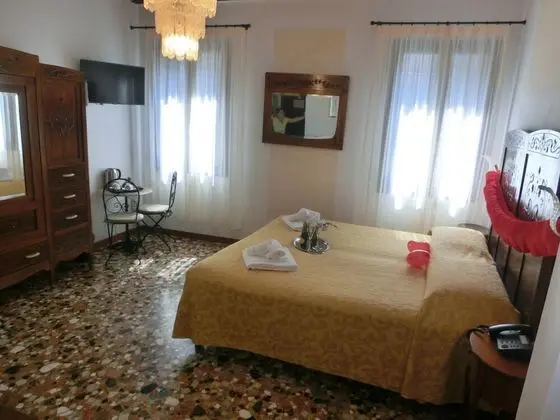 Classic Tek Büyük Yataklı Oda