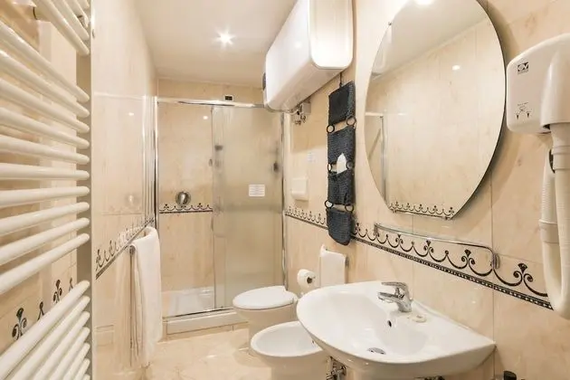 Classic Tek Büyük Yataklı Oda