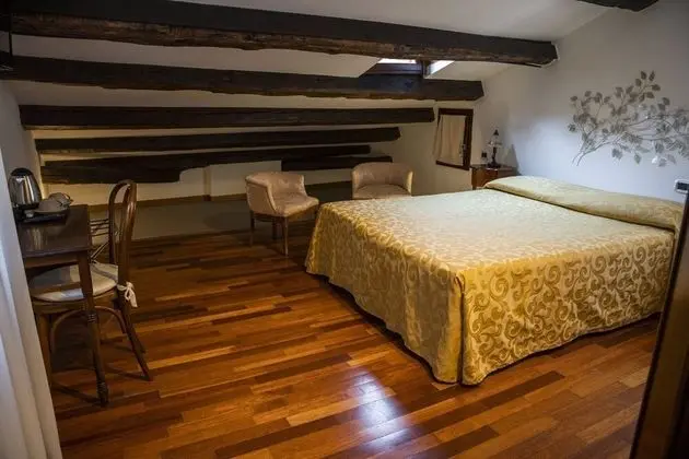 Economy Tek Büyük Yataklı Oda