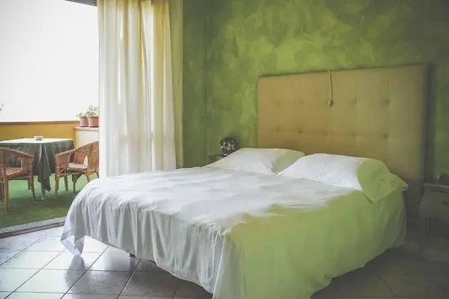 Tek Büyük Yataklı Oda, Teras, Bahçe Manzaralı