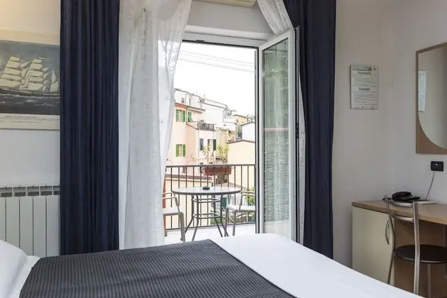 Deluxe Tek Büyük Yataklı Oda, 1 Çift Kişilik Yatak, Buzdolabı, Koy Manzaralı