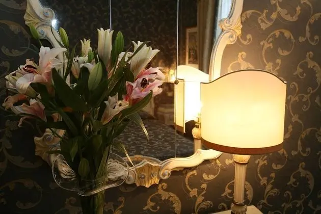 Üç Kişilik Oda, Sigara İçilmez