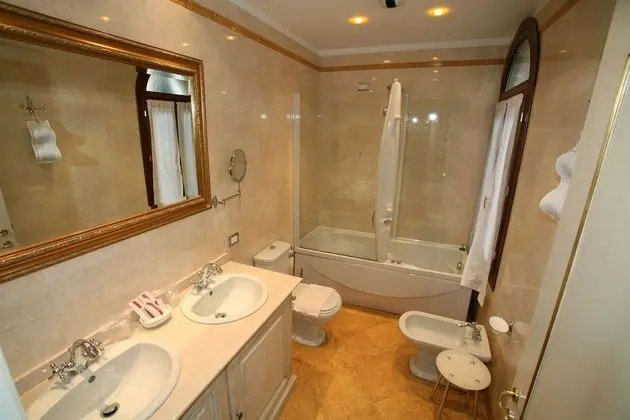 Üç Kişilik Oda, Sigara İçilmez