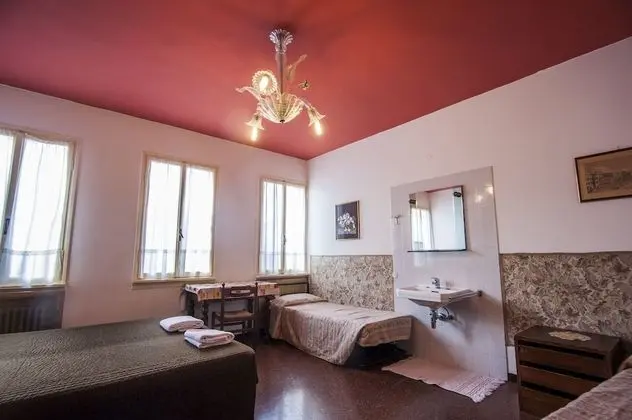Dört Kişilik Oda, Ortak Banyo