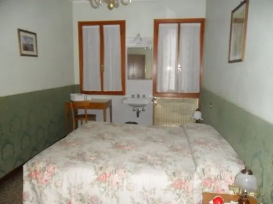 Dört Kişilik Oda, Ortak Banyo