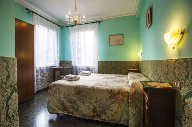 Tek Büyük Yataklı Oda, Ortak Banyo