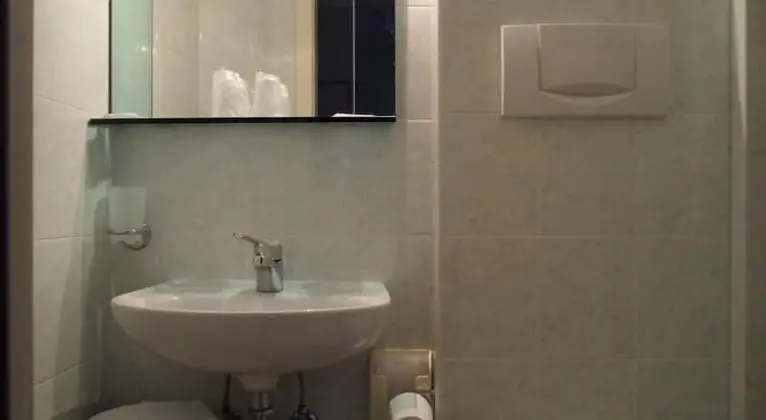 Tek Büyük Yataklı Oda, Ortak Banyo