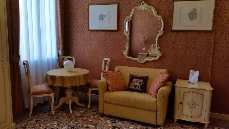 Deluxe Tek Büyük Yataklı Oda, Kanal Manzaralı