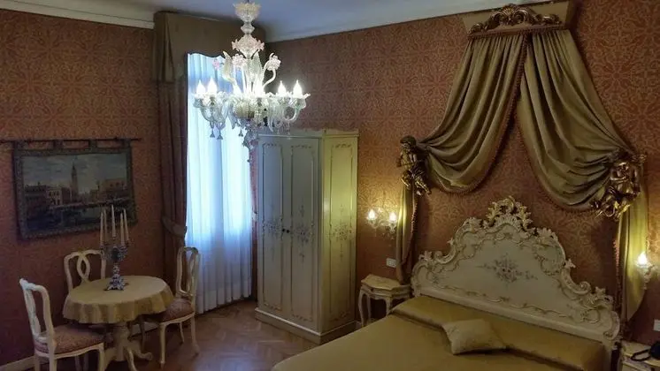 Deluxe Tek Büyük Yataklı Oda, Kanal Manzaralı