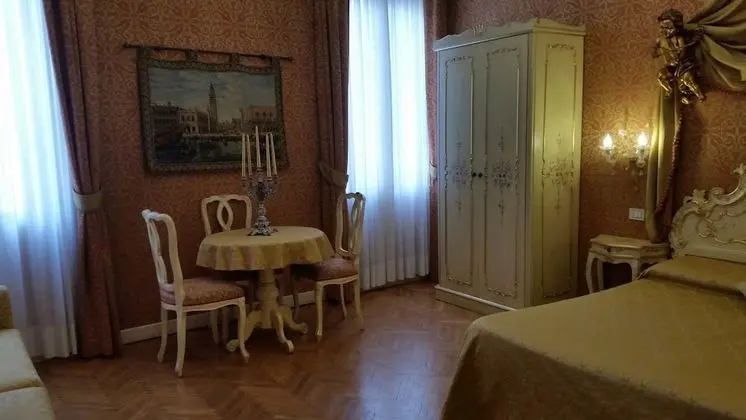 Deluxe Tek Büyük Yataklı Oda, Kanal Manzaralı