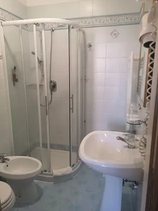 Deluxe Tek Büyük Yataklı Oda, Kanal Manzaralı