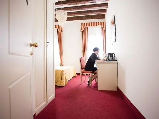 Economy Tek Büyük Yataklı Oda